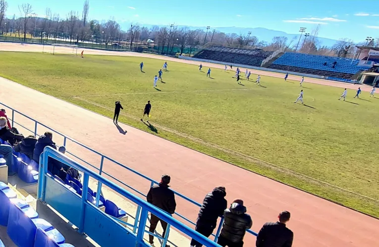 Седум македонски фудбалски клубови под истрга за местење на натпревари