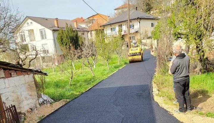 Пецаков : Се асфалтира во село Рача – Подеднакво се грижиме за секој дел од територијата на Општина Охрид
